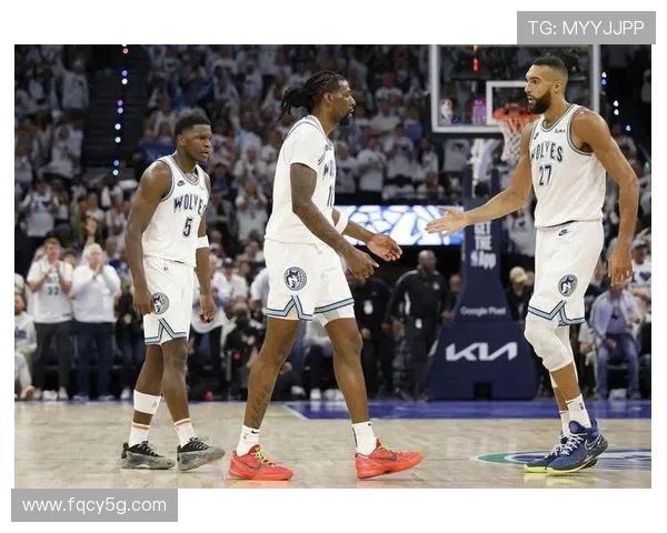 森林狼对阵开拓者芬奇确认爱德华兹赛前决定是否出战